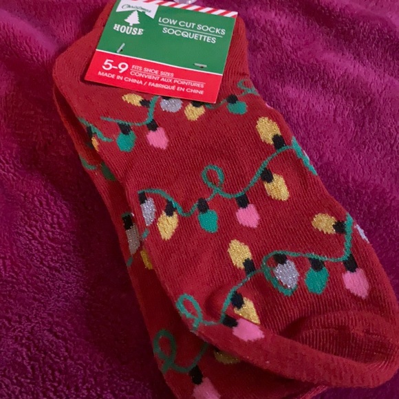 Christmas House Low  Cut Socquettes🎄 - Picture 2 of 6